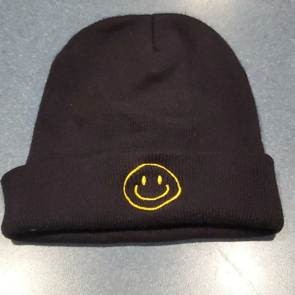 Beanie, OS ๐ค ๐ Smiley face design - Picture 5 of 5
